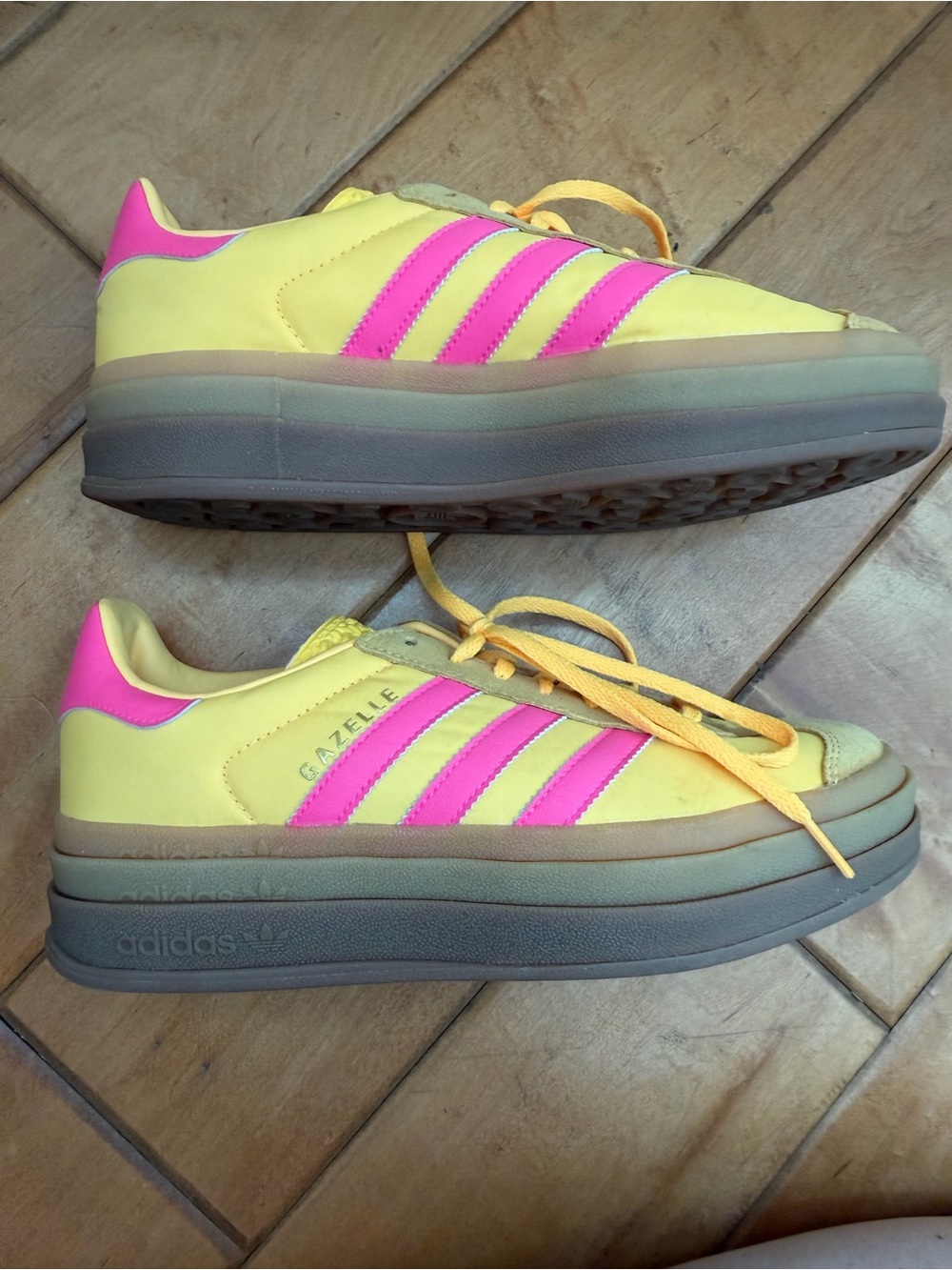 adidas Gazelle Low Sneakers in Yellow & Hot Pink - Picture 3 of 9